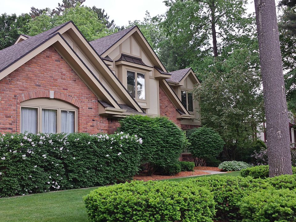 2nd image of 1771 Sashabaw Dr