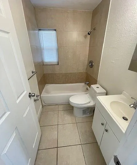 121 NW 7th Ct — Photo 20