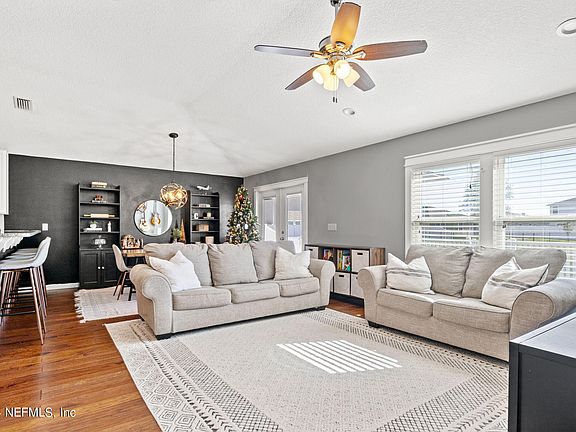 3rd image of 7532 WINDANCE Court