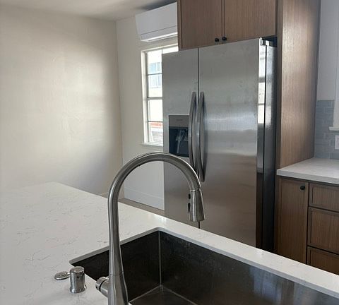 5th image of 4061 Irving Pl APT 2