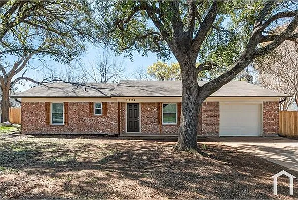 3 bed, 1500 sqft, $2,400 — Photo 2