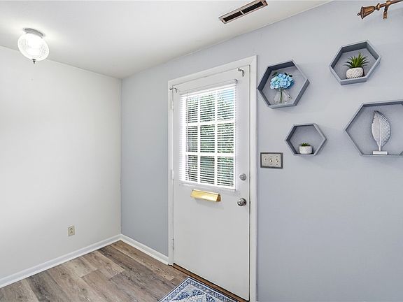 5th image of 2939 Derr Rd