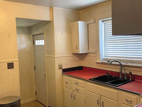 3rd image of 256 Line Rd