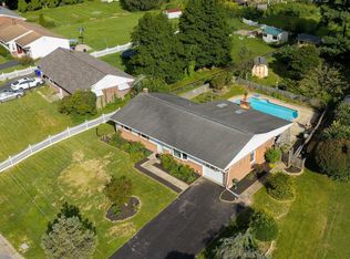 26 Tennyson Dr, Lancaster, PA 17602