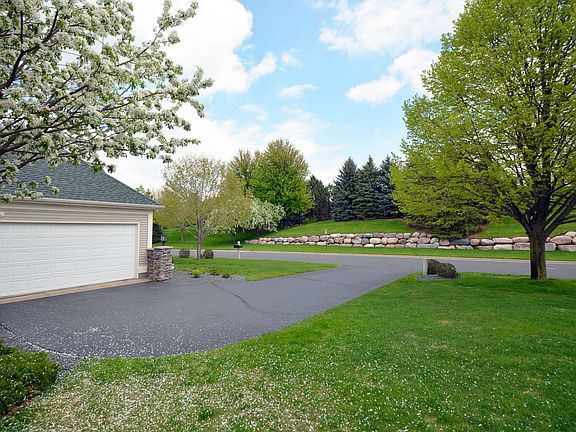 2nd image of 9932 Wellington Ln