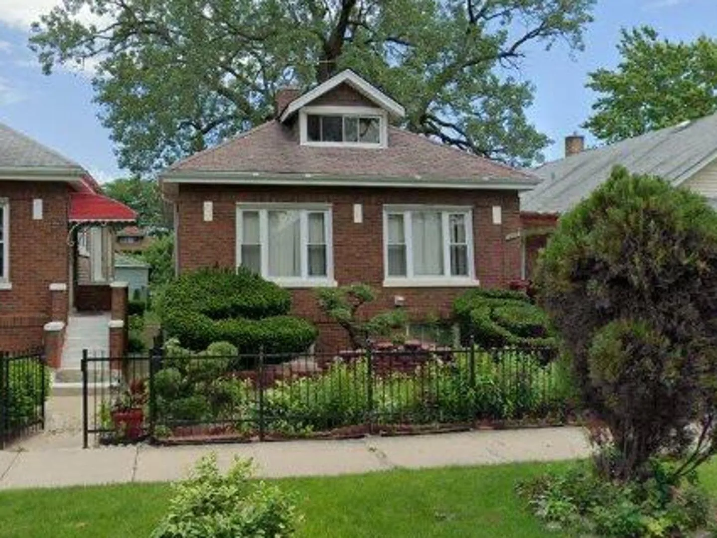 8833 S Elizabeth St photo 1