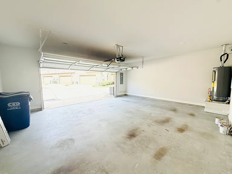 1924 McClane Dr — Photo 22