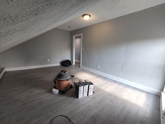 5th image of 991 Lonsdale Ave APT 3