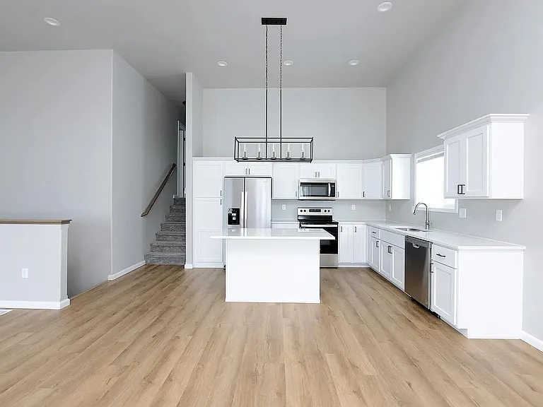 2383 Eagle Valley Dr S — Photo 2