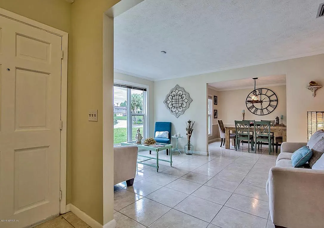 4 bed, 2700 sqft, $2,675 — Photo 4