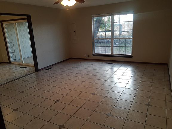 3rd image of 803 N Eagle Ln