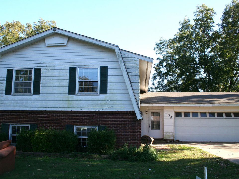 1st image of 109 Hickory St
