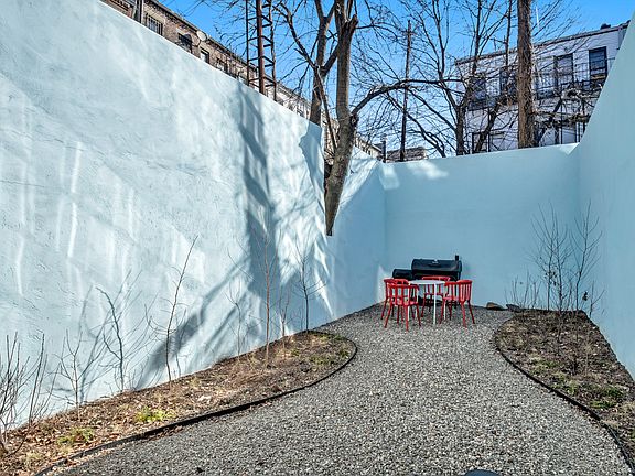 5th image of 290 Bleecker St #1