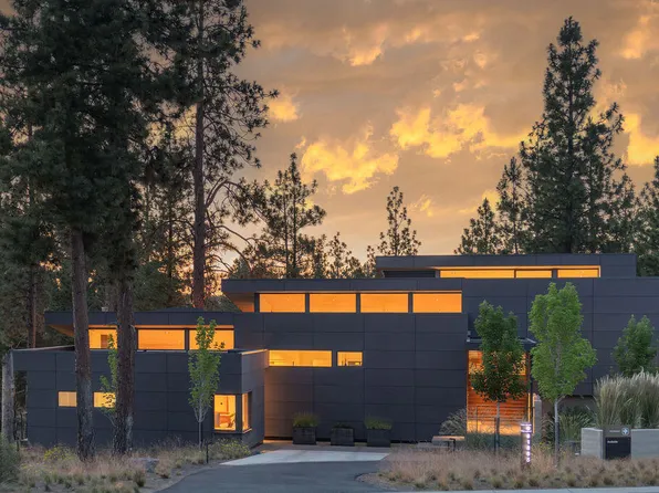 61865 Hosmer Lake Dr, Bend, OR 97702
