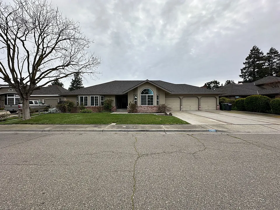 1780 Paddock Ln