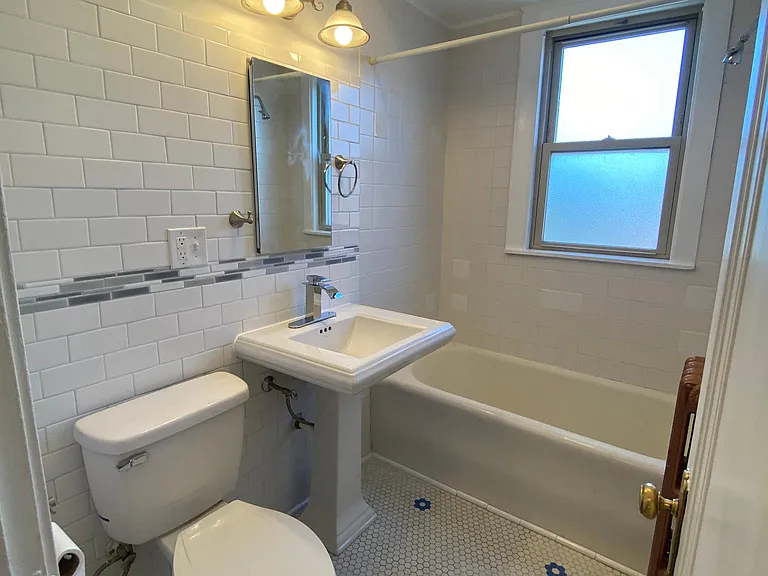 1706 N Narragansett Ave #205 — Photo 9