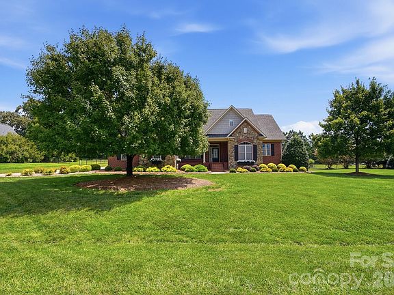 3rd image of 2712 Smith Field Dr