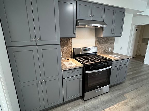 2nd image of 10838 Vernon Ave