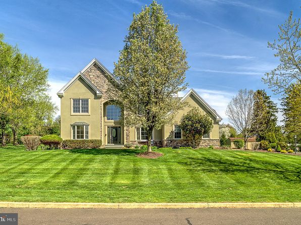 82 Parkside Dr, New Hope, PA 18938