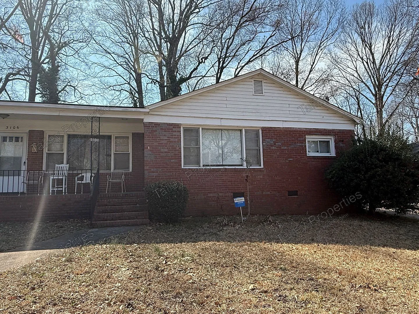 2 bed, 1.0 bath, 910 sqft, $1,199 — Photo 1