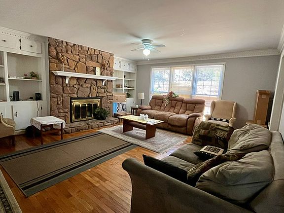 5th image of 516 32nd Ave S