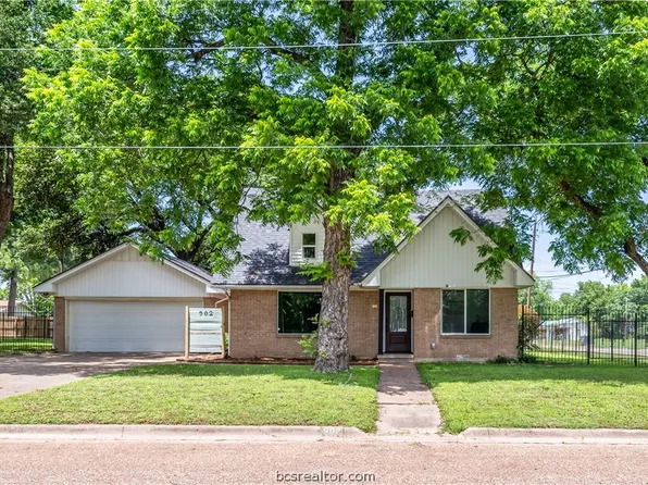 902 W 3rd St, Hearne, TX 77859