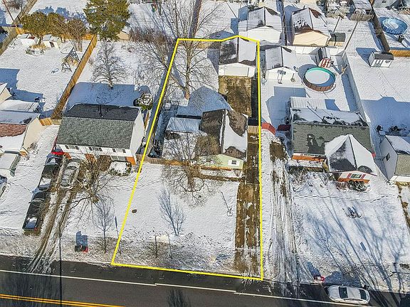 4th image of 2702 Southwest Blvd
