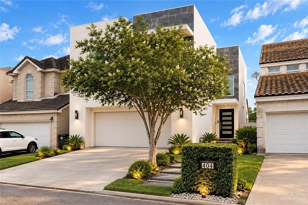 3 bed, 3.0 bath, 2940 sqft, $2,500 — Photo 1