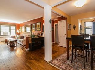1 Maple Dr, Great Neck, NY 11021