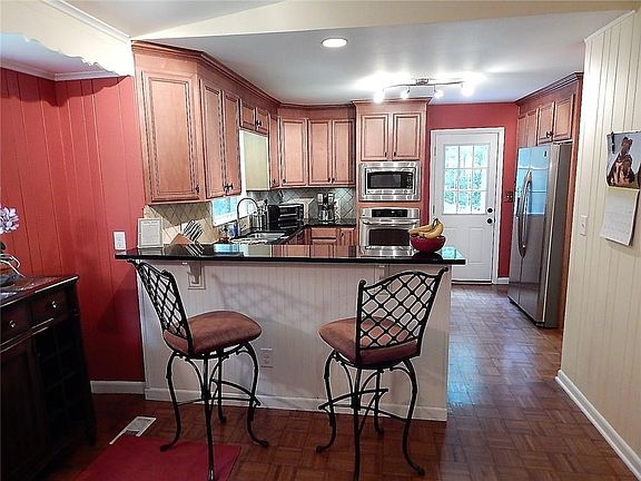 4th image of 1468 Forest Dr SE