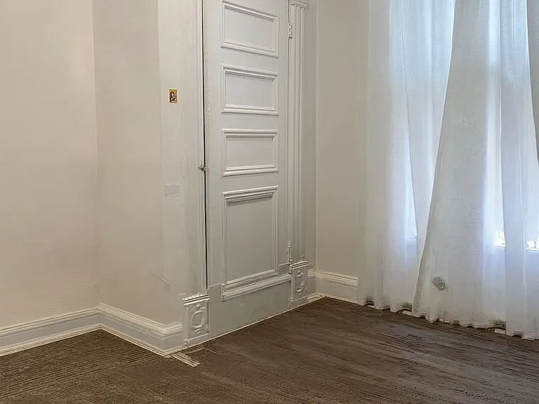455 Besserer St — Photo 15