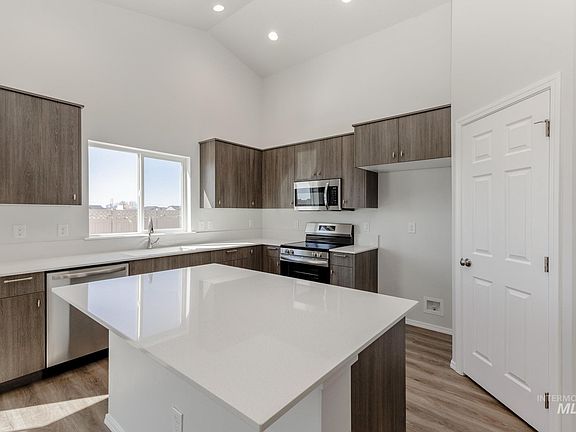 3rd image of 19289 Susquehanna Way