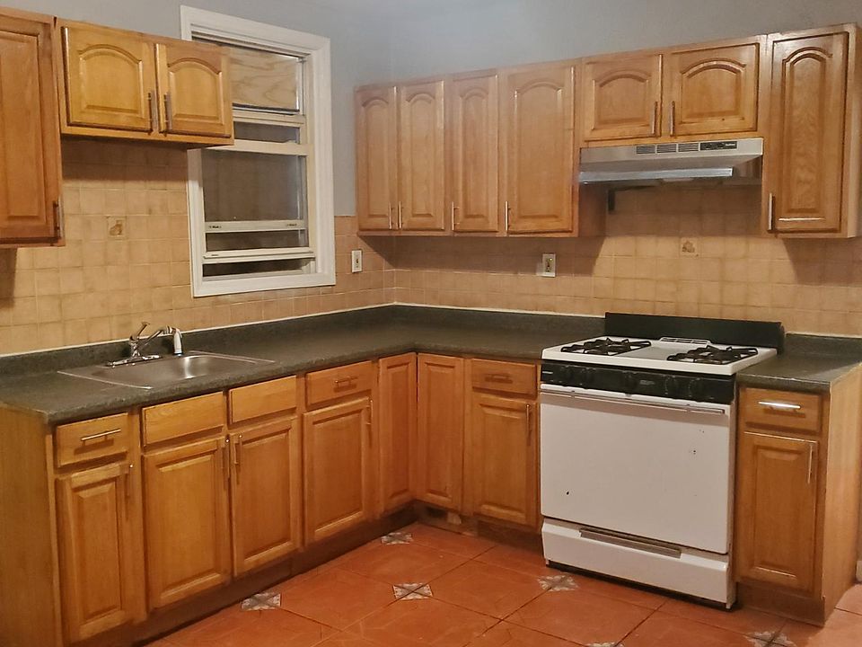 1st image of 114 Chadwick Ave Floor 2