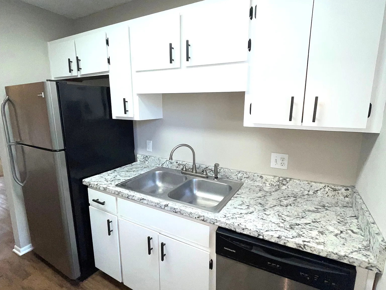 Oak Terrace Apartments — Photo 2