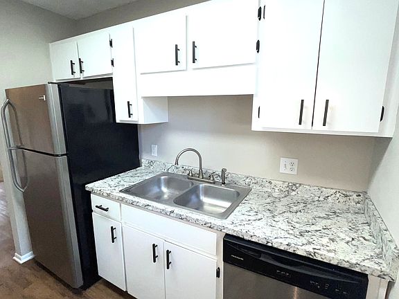 2nd image of 1639 E Park Ave #J5