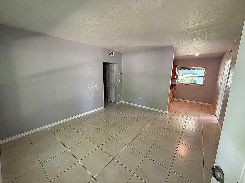 1st image of 418 Churchill Dr