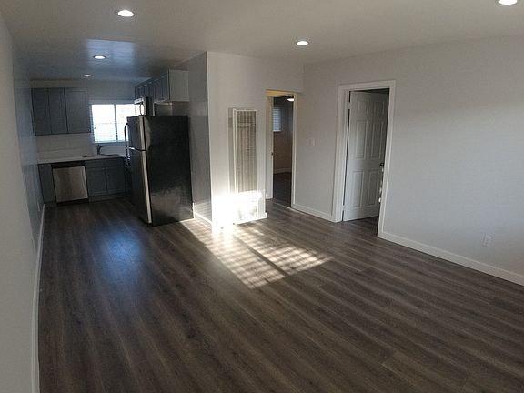 4th image of 2727 Abbot Kinney Blvd #19