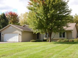 W350N5497 Lake Dr, Oconomowoc, WI 53066