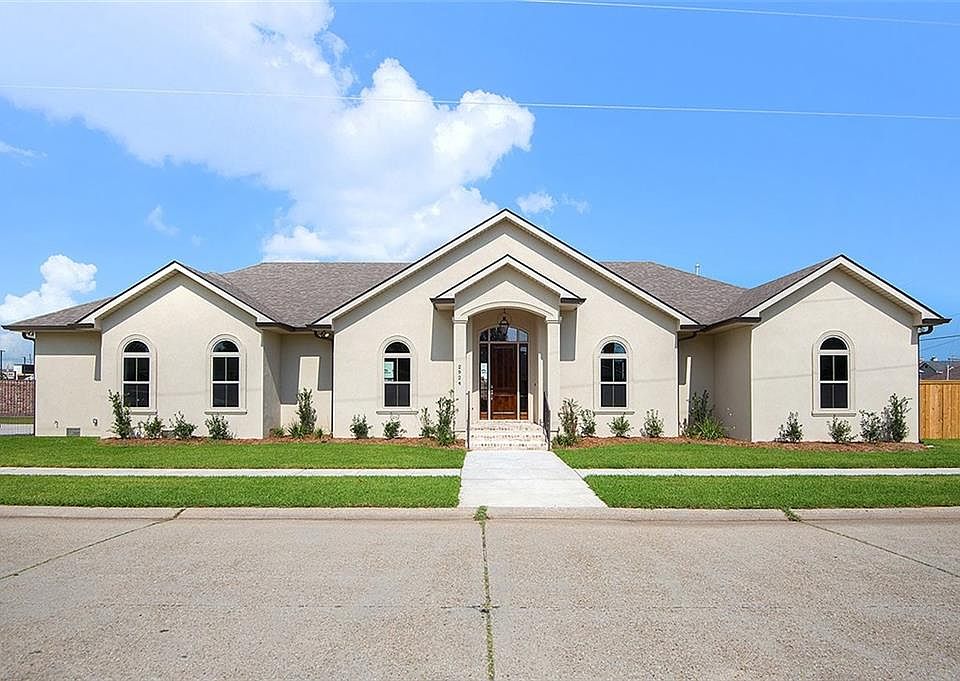 1st image of 2924 N Labarre Dr