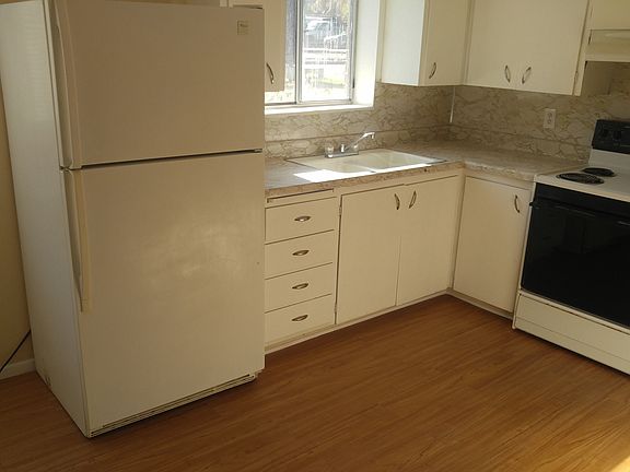 3rd image of 163 E Helm Ave APT A