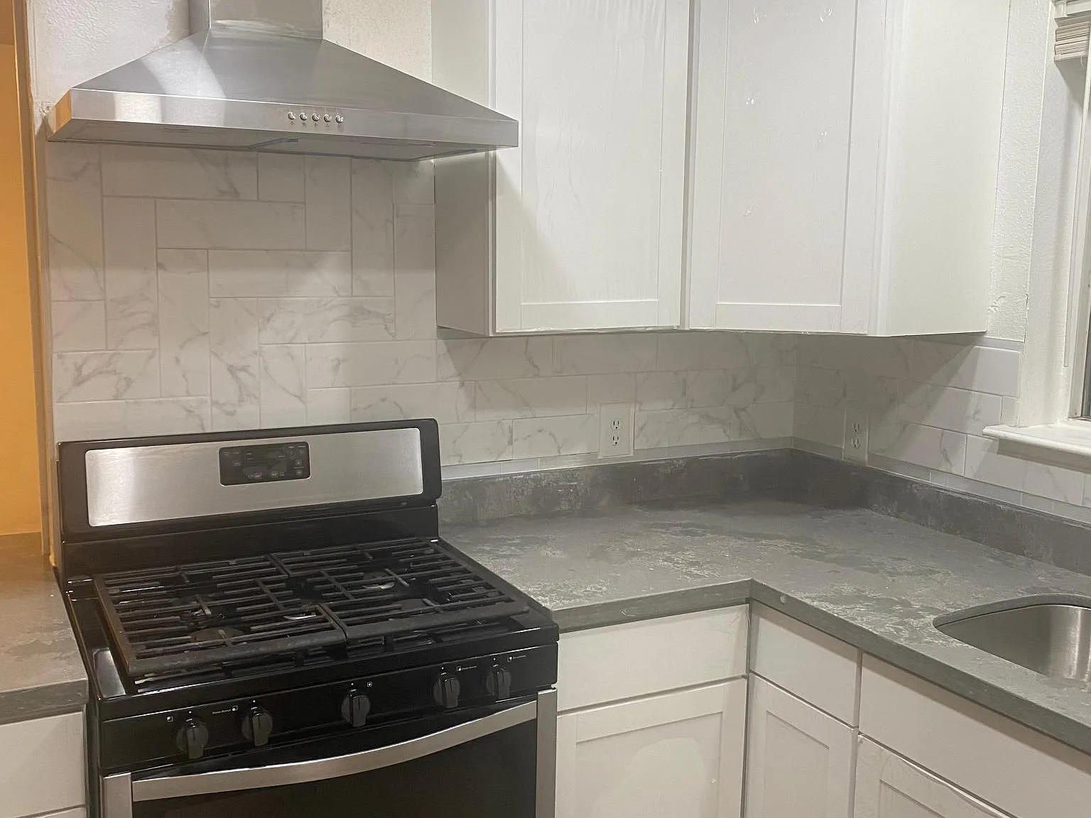3 bed, 1106 sqft, $1,000 — Photo 2