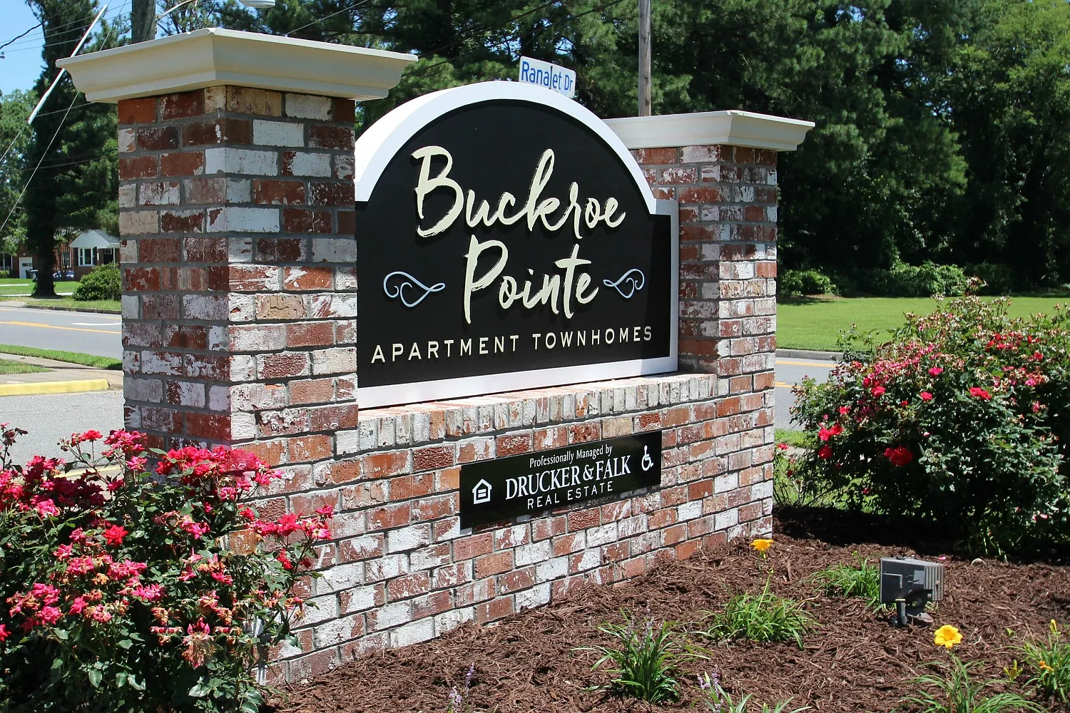 Buckroe Pointe Apartment Townhomes — Photo 1