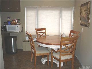 4th image of 9 Scott Dr