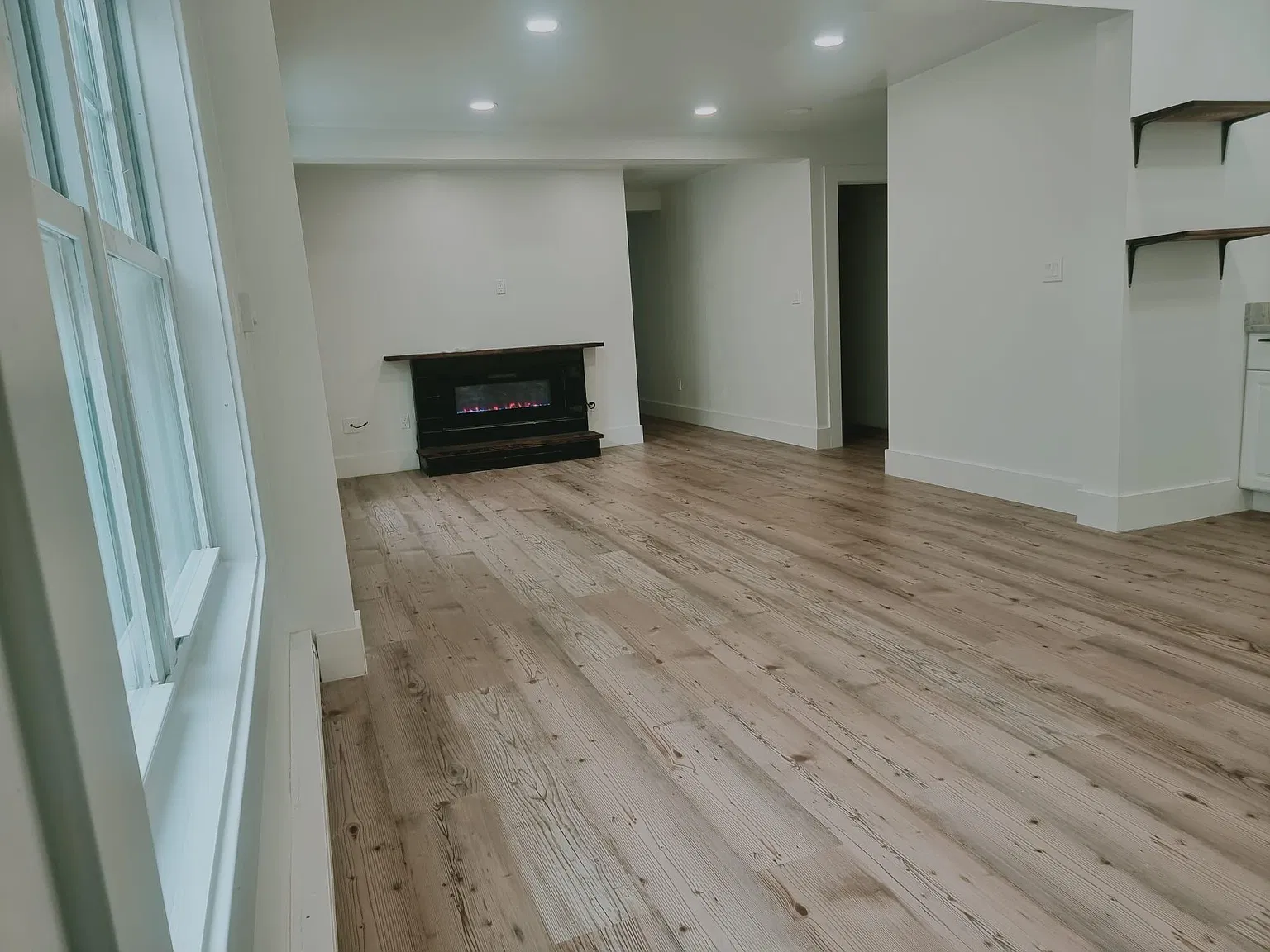 4 bed, 1.5 bath, 1900 sqft, $3,750 — Photo 4