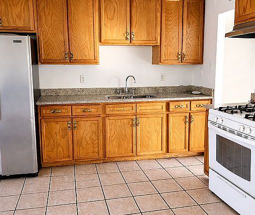 4th image of 529 Ridgemont Dr