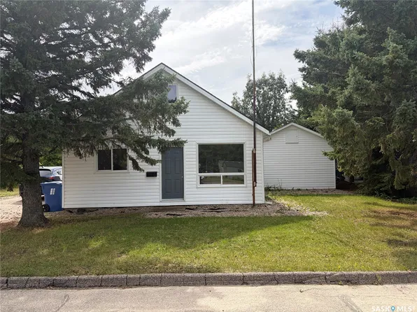 113 3rd Avenue NE, Ituna, SK S0A 1N0
