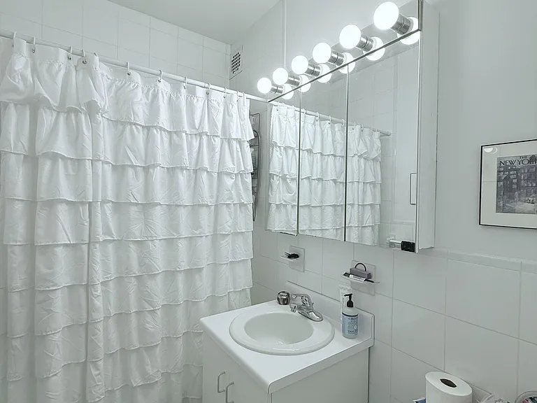 117 W 58th St #5B — Photo 3