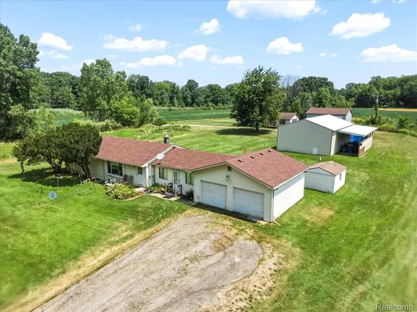 3384 Quain Rd, Emmett, MI 48022