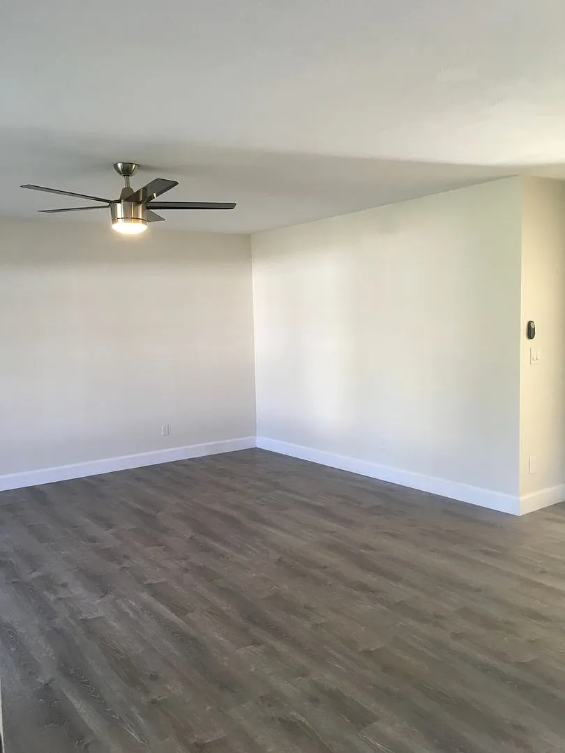 Candlewood Neighborhood close to pond! — Photo 2