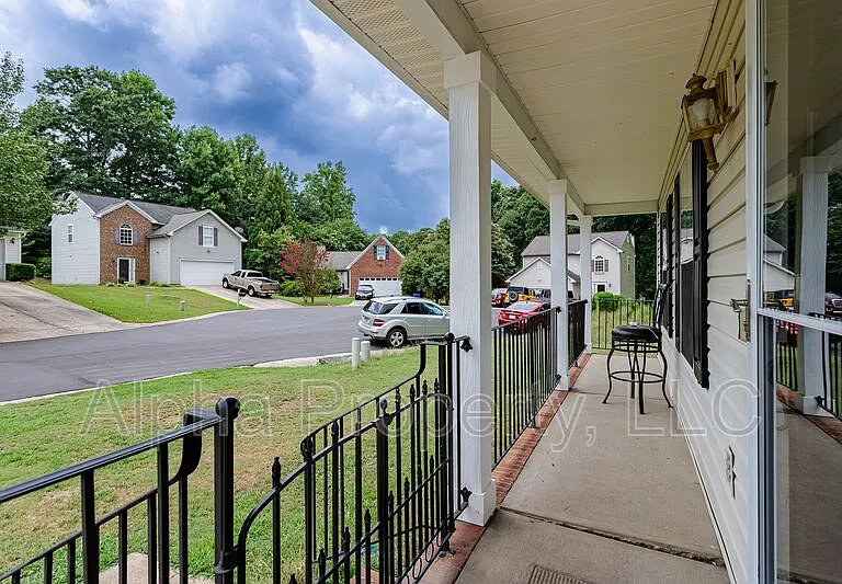 736 Bent Hollow Ct — Photo 3